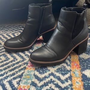 Size 8 Naturalizer boot